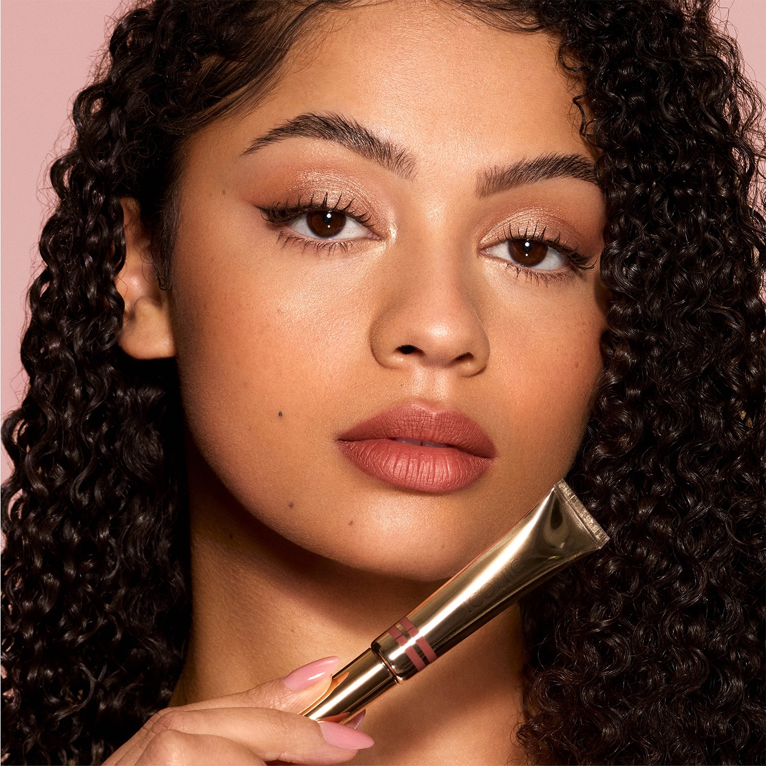 CLOUD KISS MATTE LIP MOUSSE BY ICONIC LONDON ( MOUSSE LABIAL)